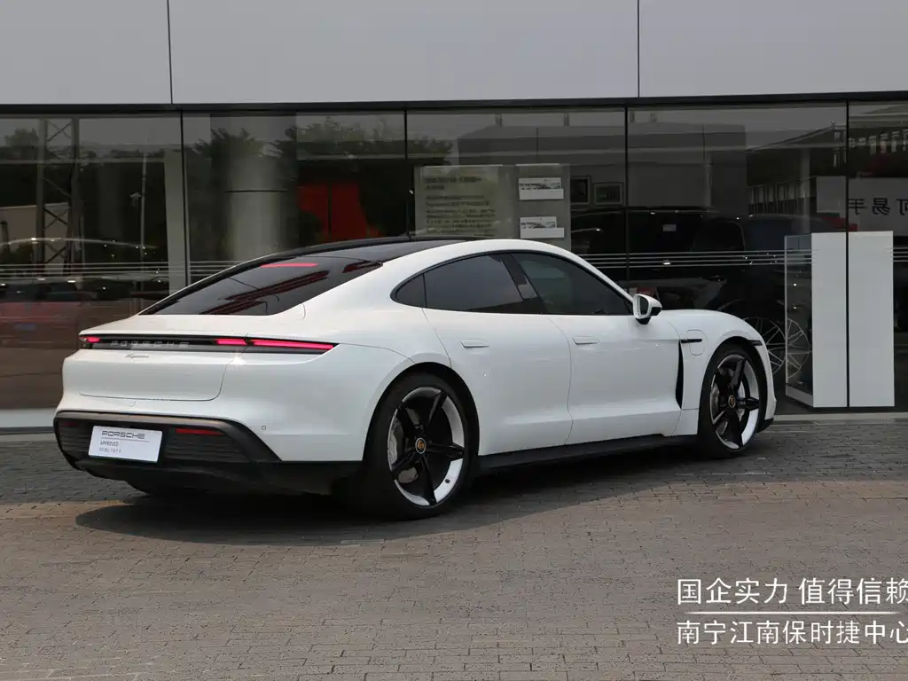 Porsche Taycan 2023