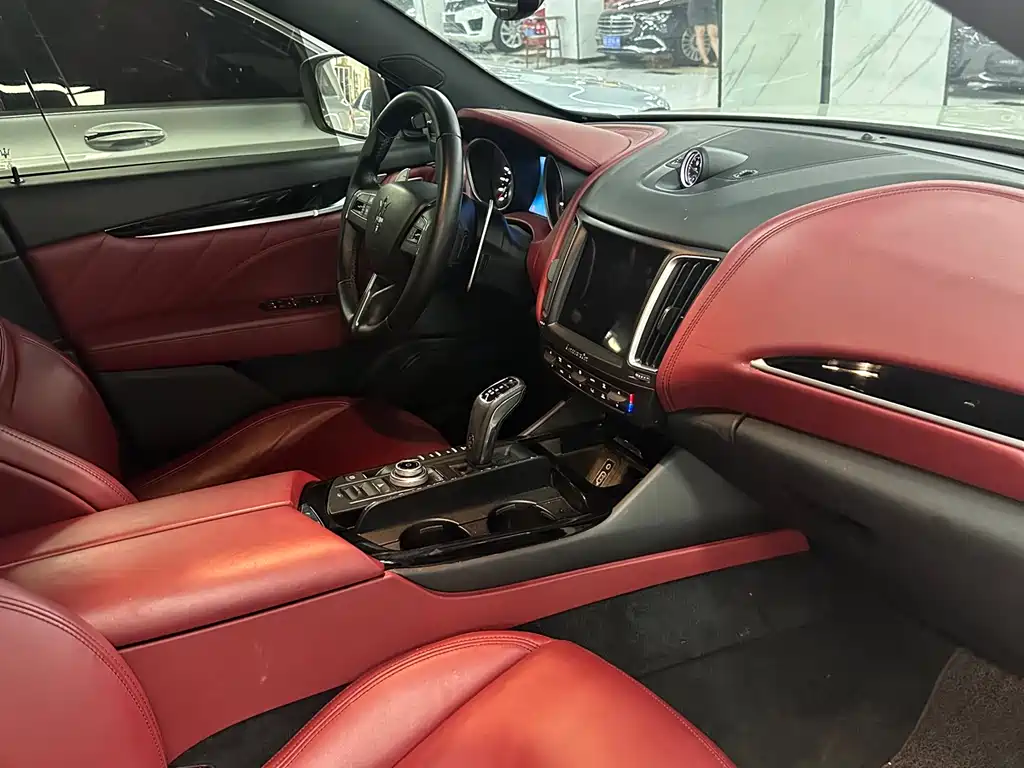 Maserati Levante 2021