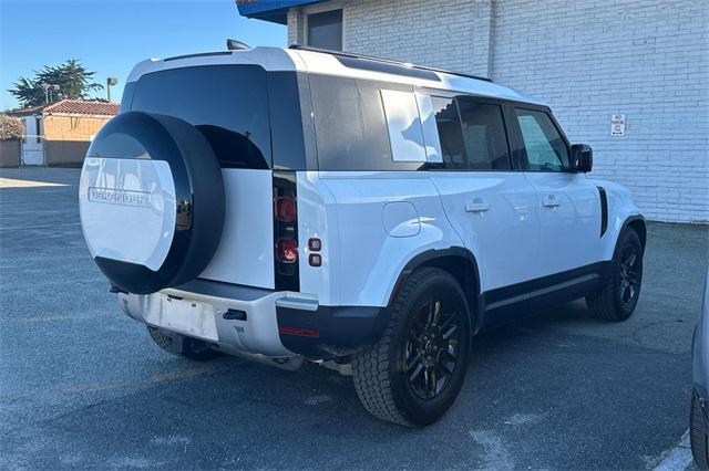 Land Rover Defender 2025