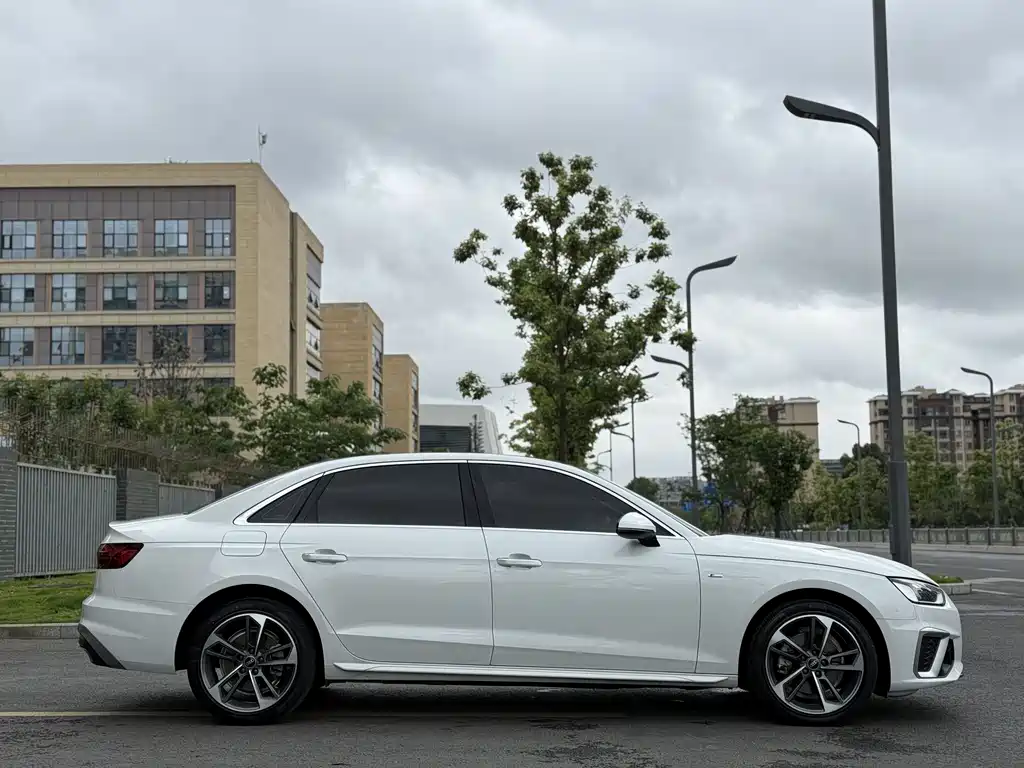 Audi A4 2023