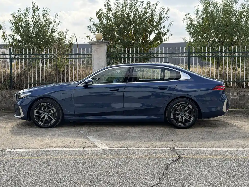 BMW i5 2024