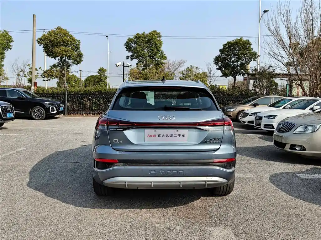 Audi Q4 e-tron 2024