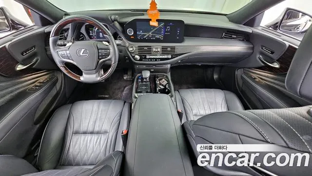 Lexus LS 2022