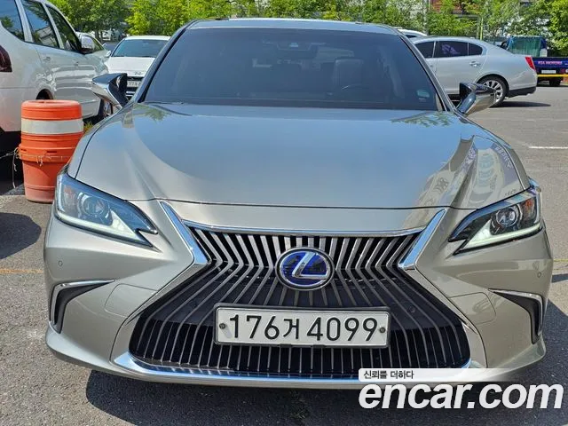 Lexus ES 2021