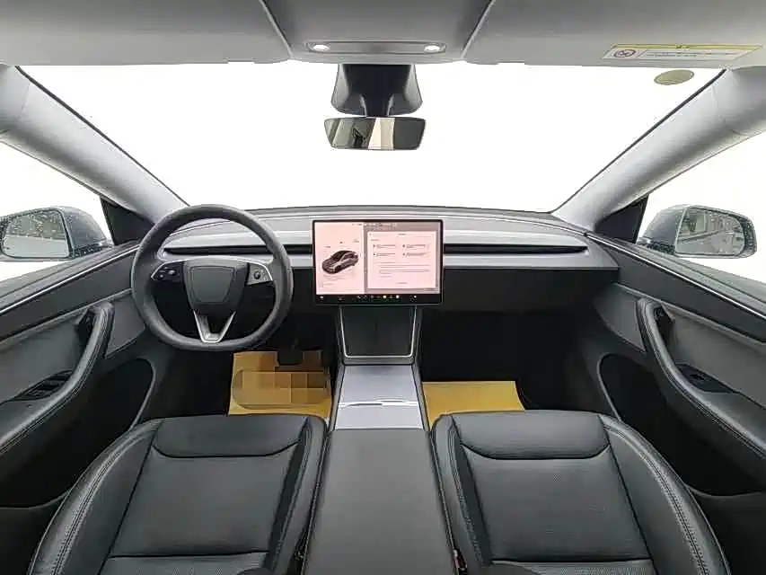 Tesla Model Y 2025