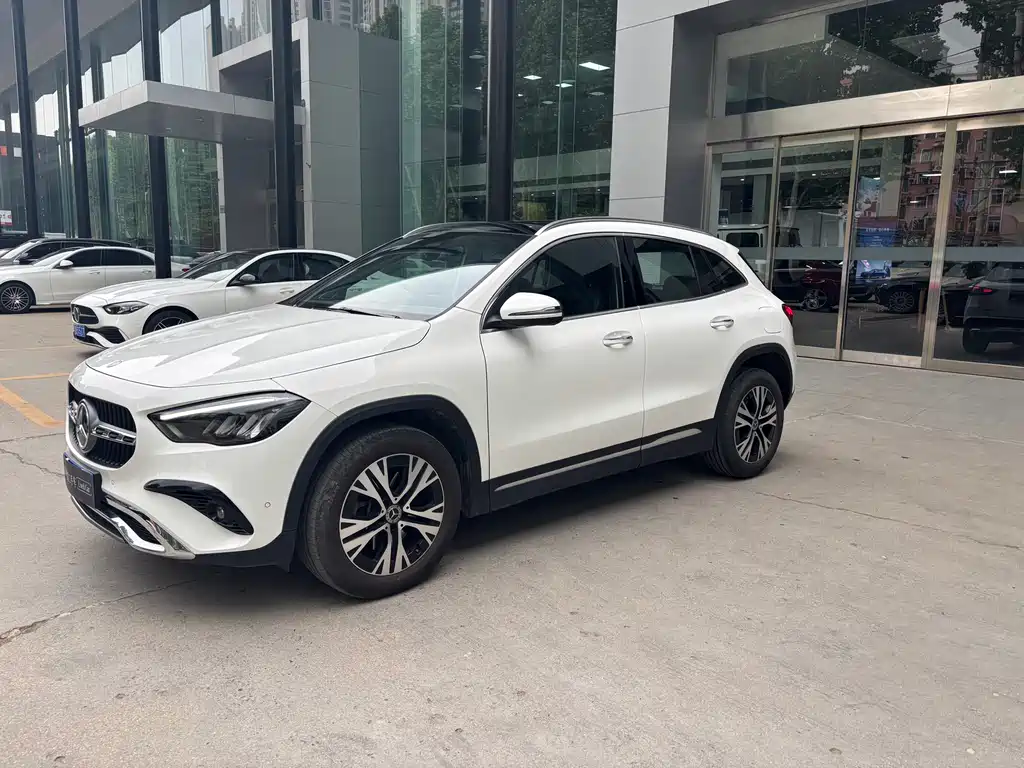 Mercedes-Benz GLA 2024