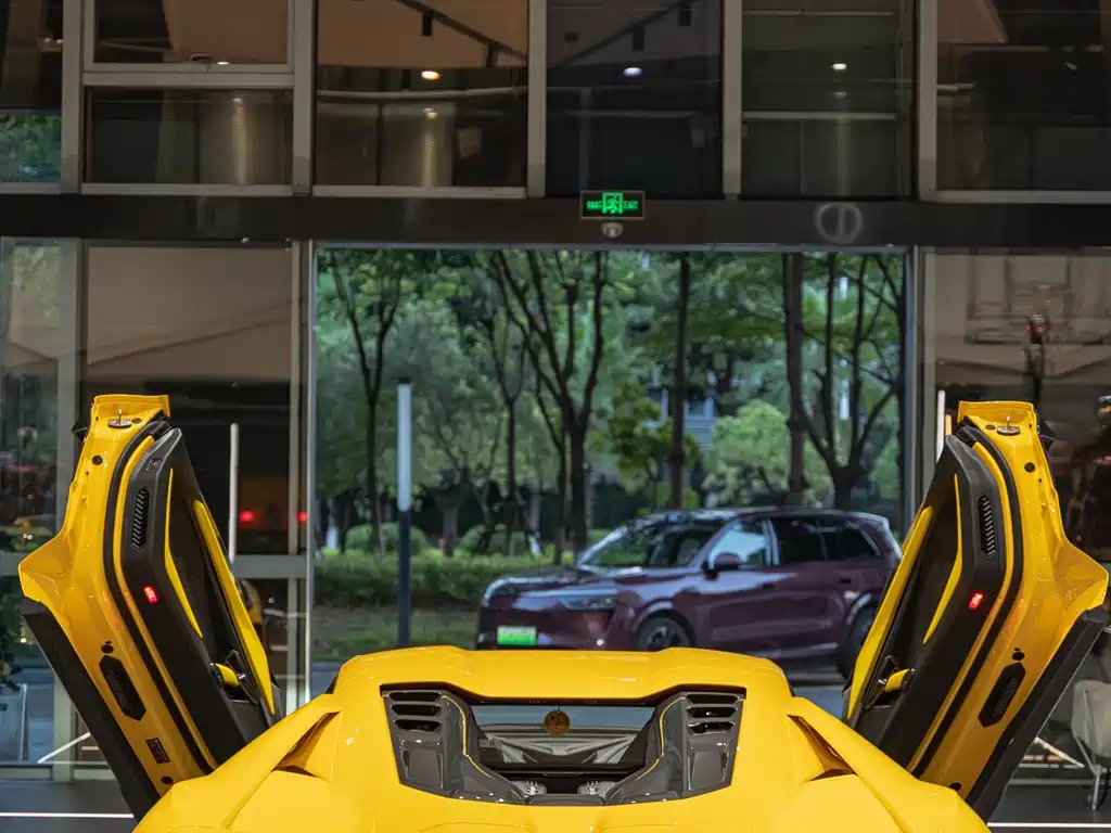 Lamborghini Revuelto 2025