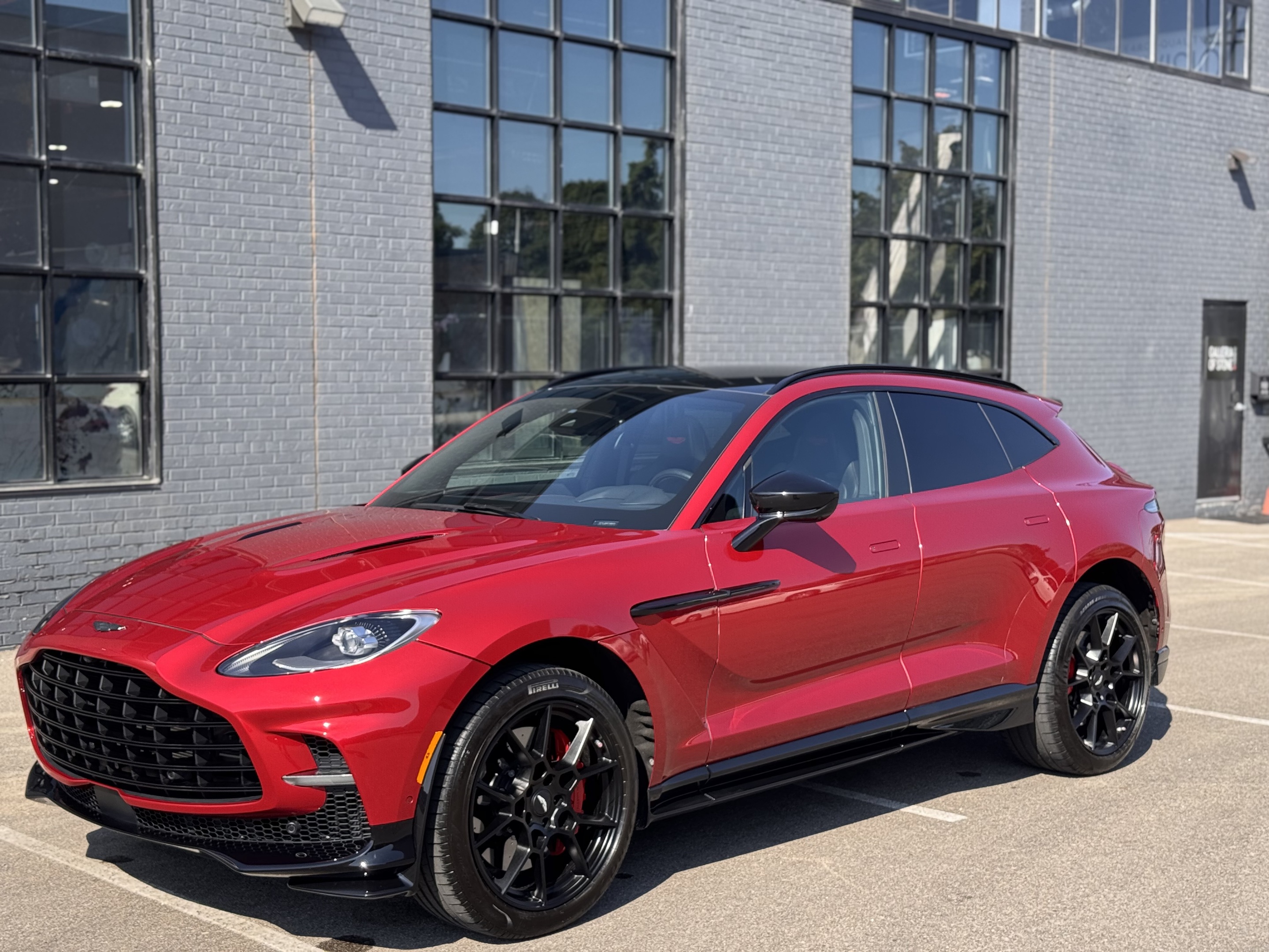 Aston Martin DBX 2023