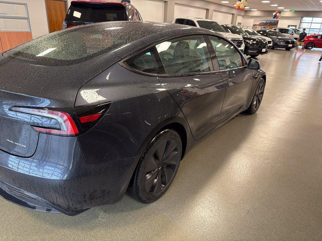 Tesla Model 3 2024