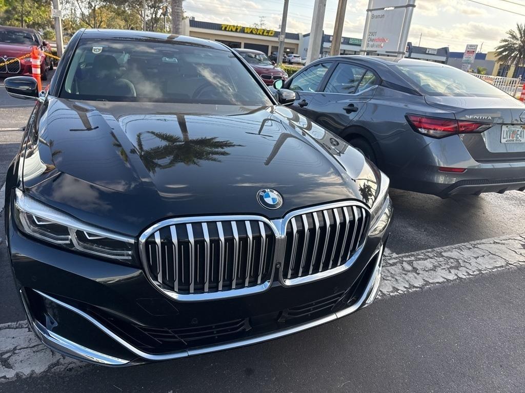 BMW 750 2022