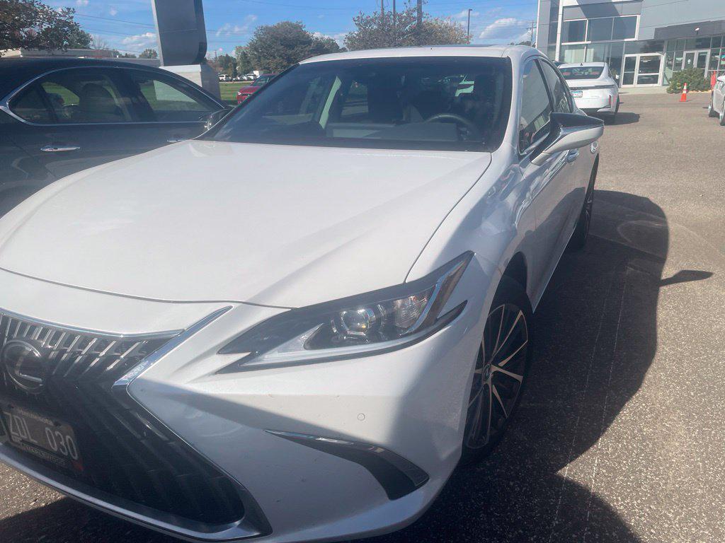 Lexus ES 2024