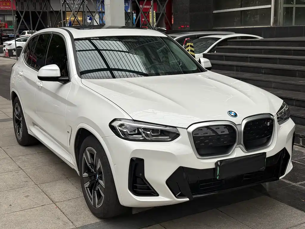 BMW iX3 2023
