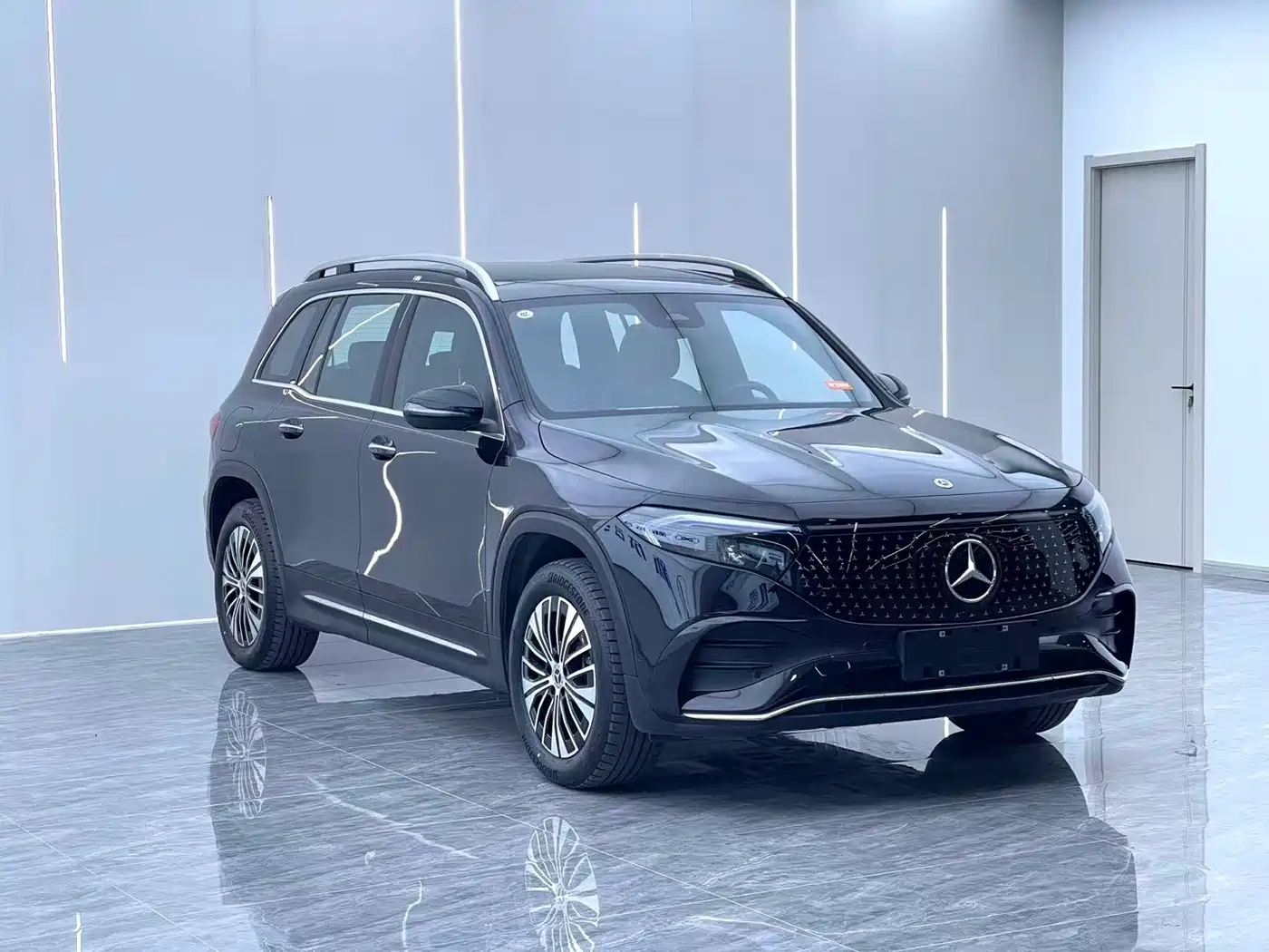 Mercedes-Benz EQB 2025