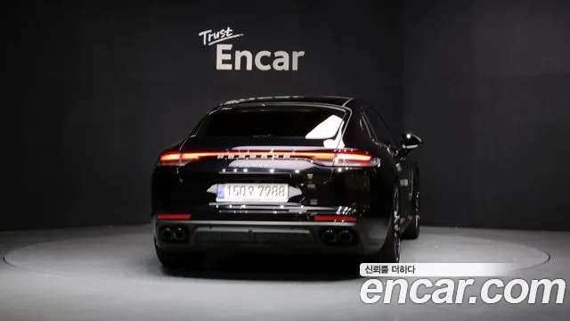 Porsche Panamera 2023