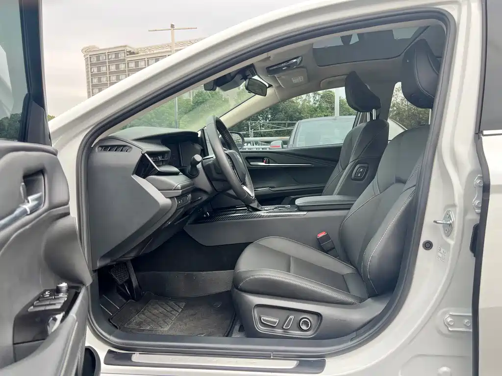 Toyota Camry 2025