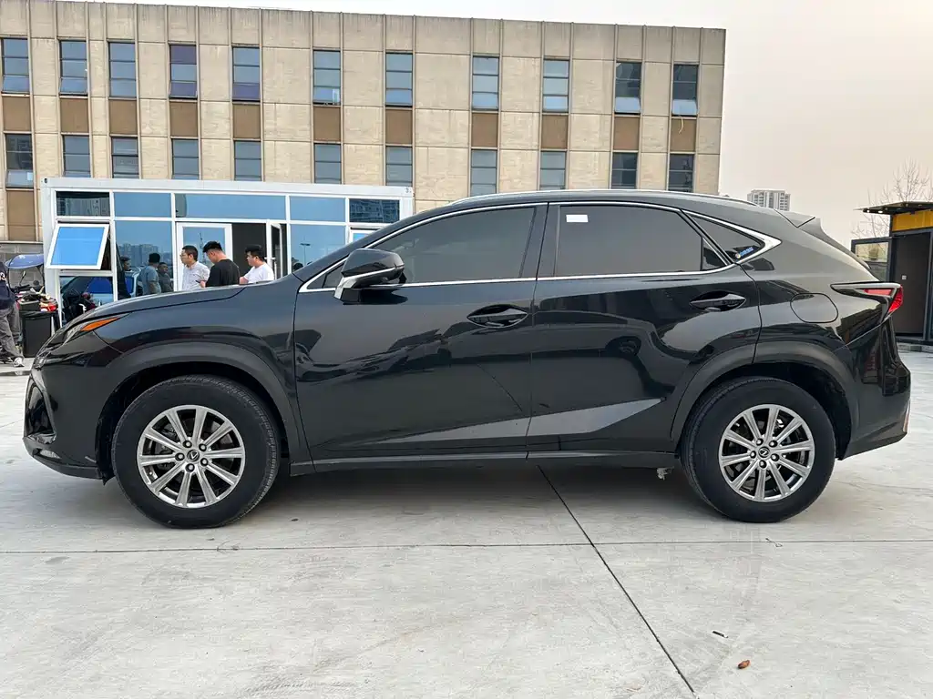 Lexus NX 2021