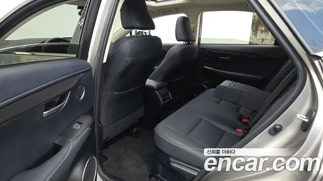 Lexus NX 2021