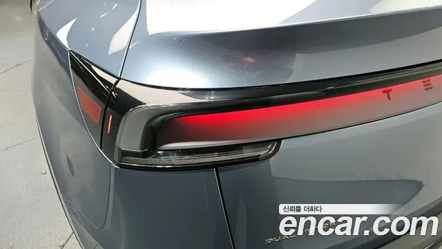 Tesla Model Y 2025