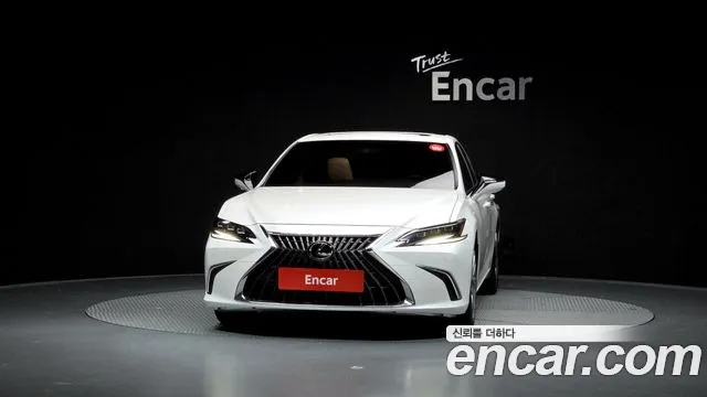 Lexus ES 2023