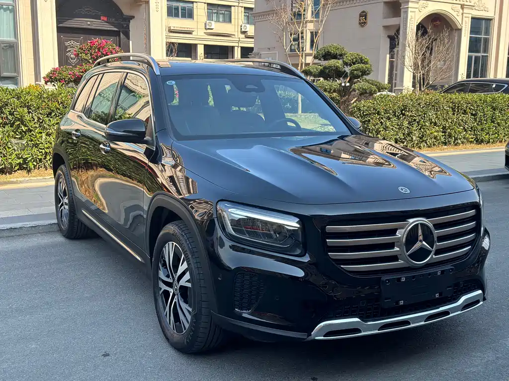 Mercedes-Benz GLB 2023