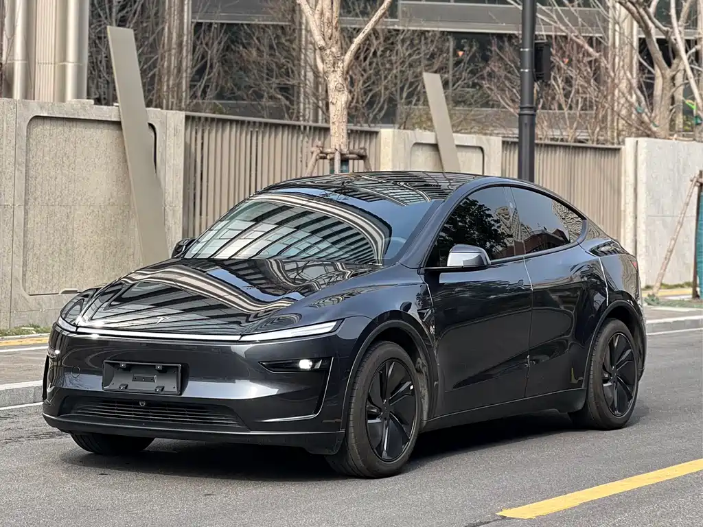Tesla Model Y 2025