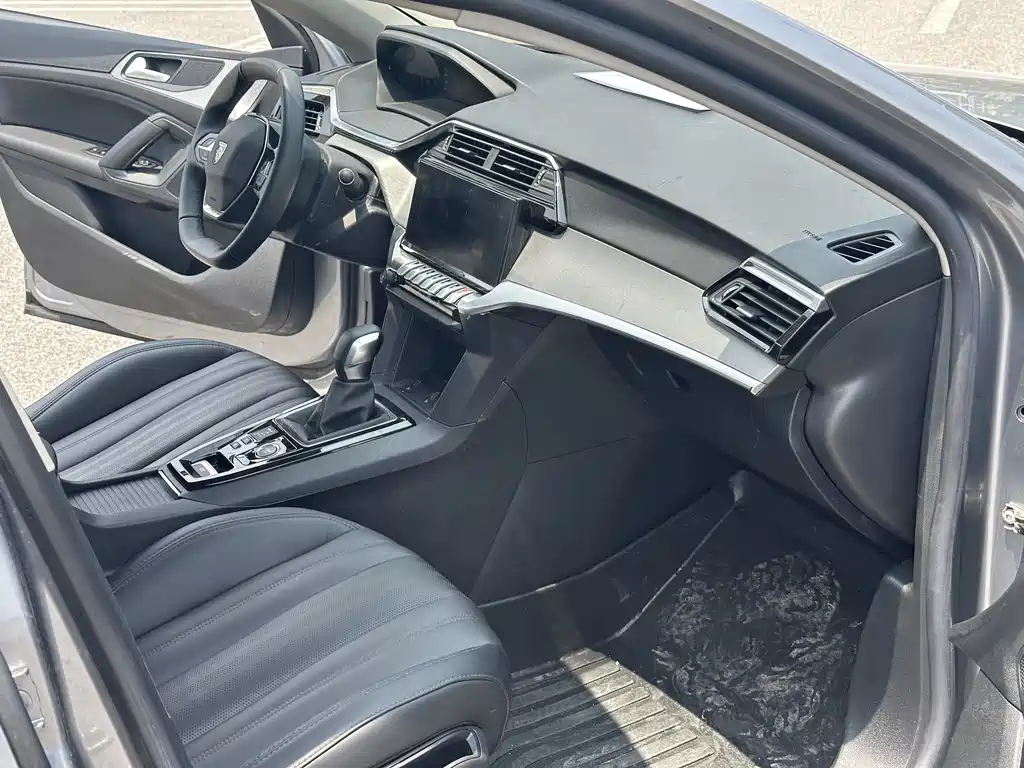 Peugeot 408 2022
