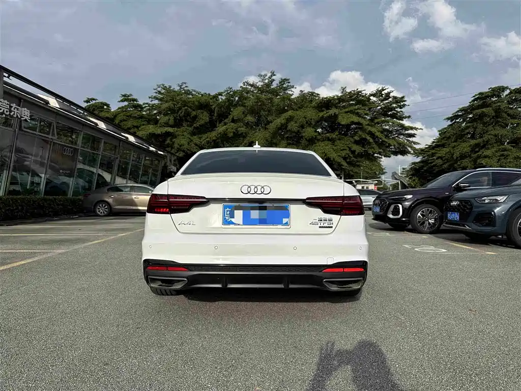 Audi A4 2023