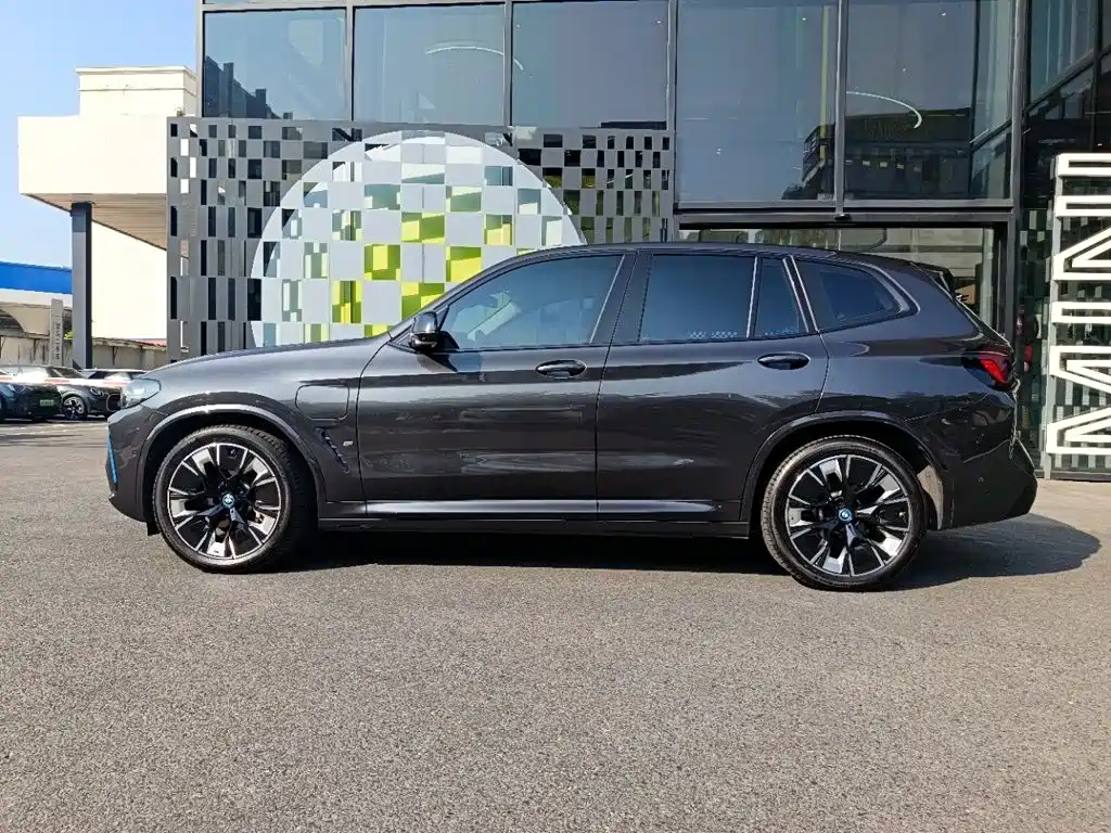 BMW iX3 2021
