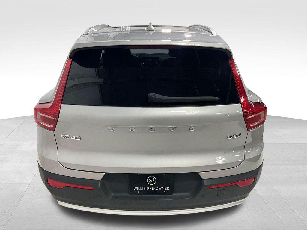 Volvo XC40 2025