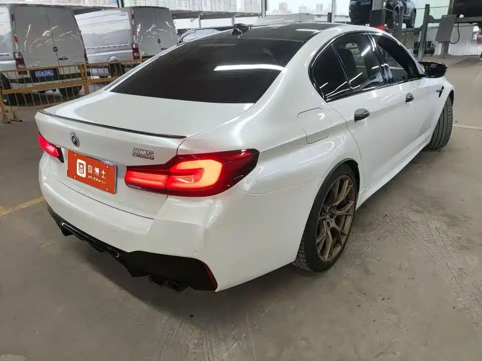 BMW M5 2022