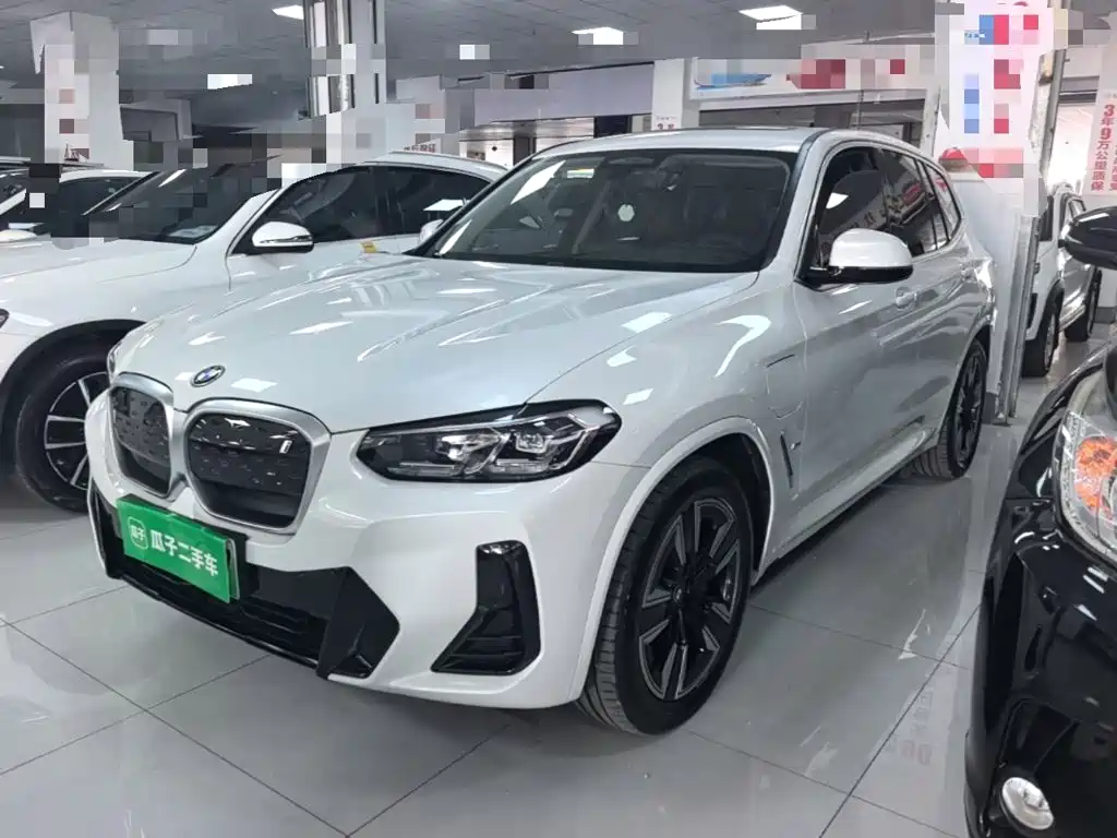 BMW iX3 2024