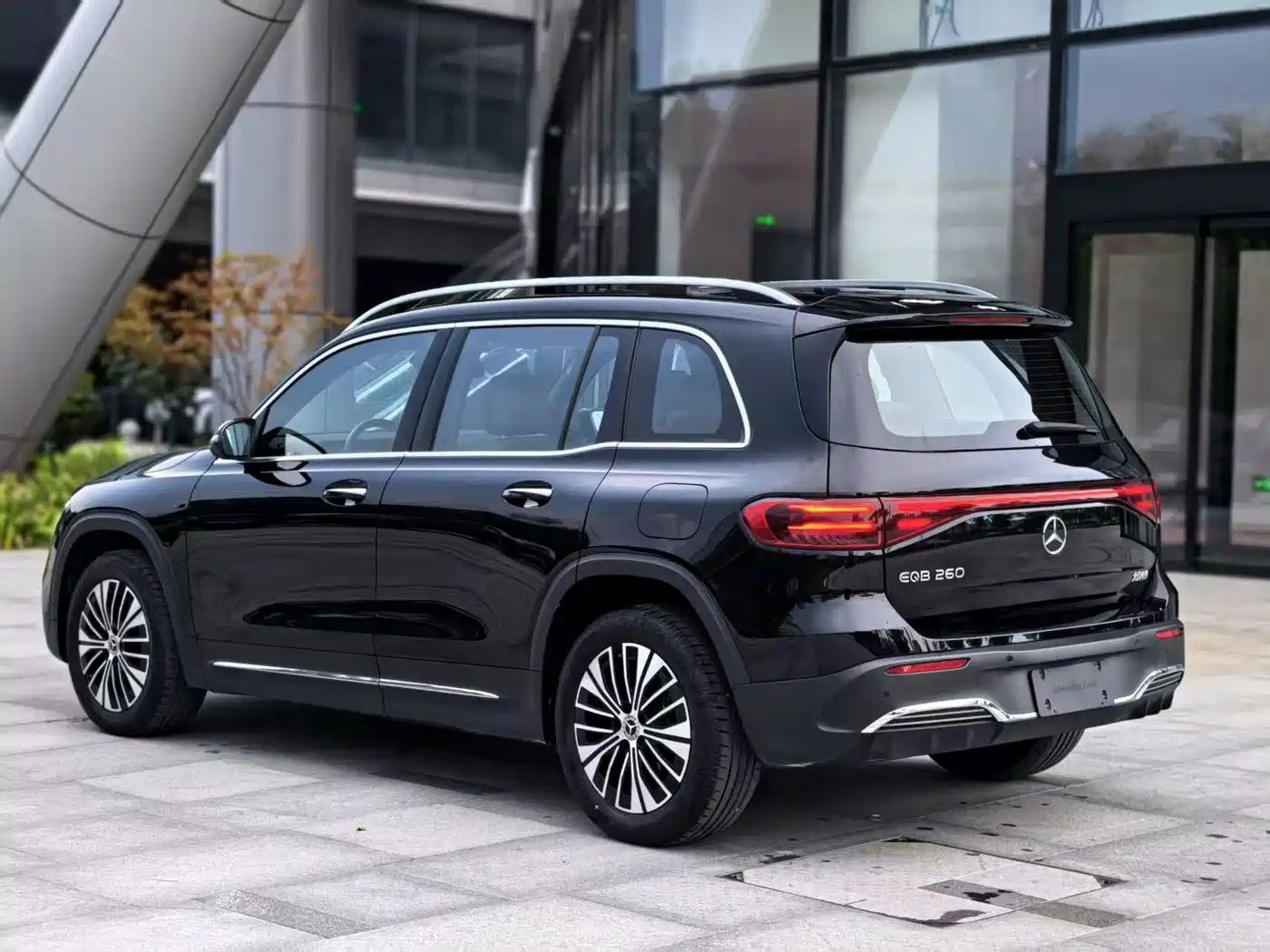 Mercedes-Benz EQB 2025
