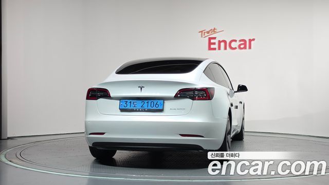 Tesla Model 3 2022