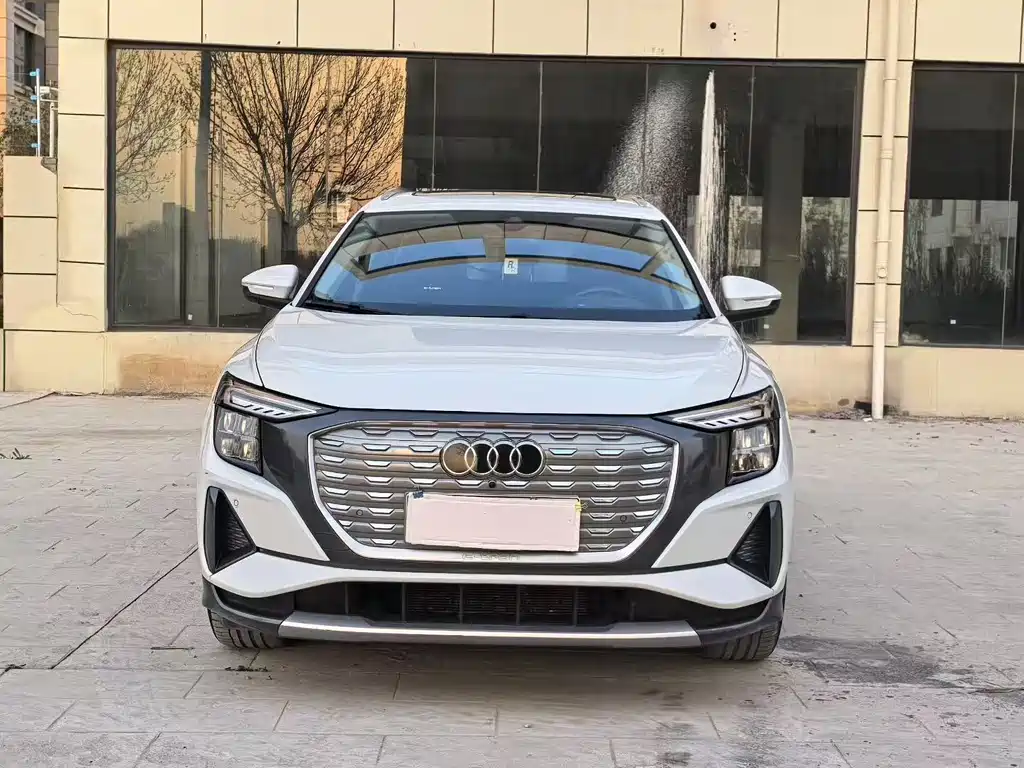 Audi Q5 e-tron 2024