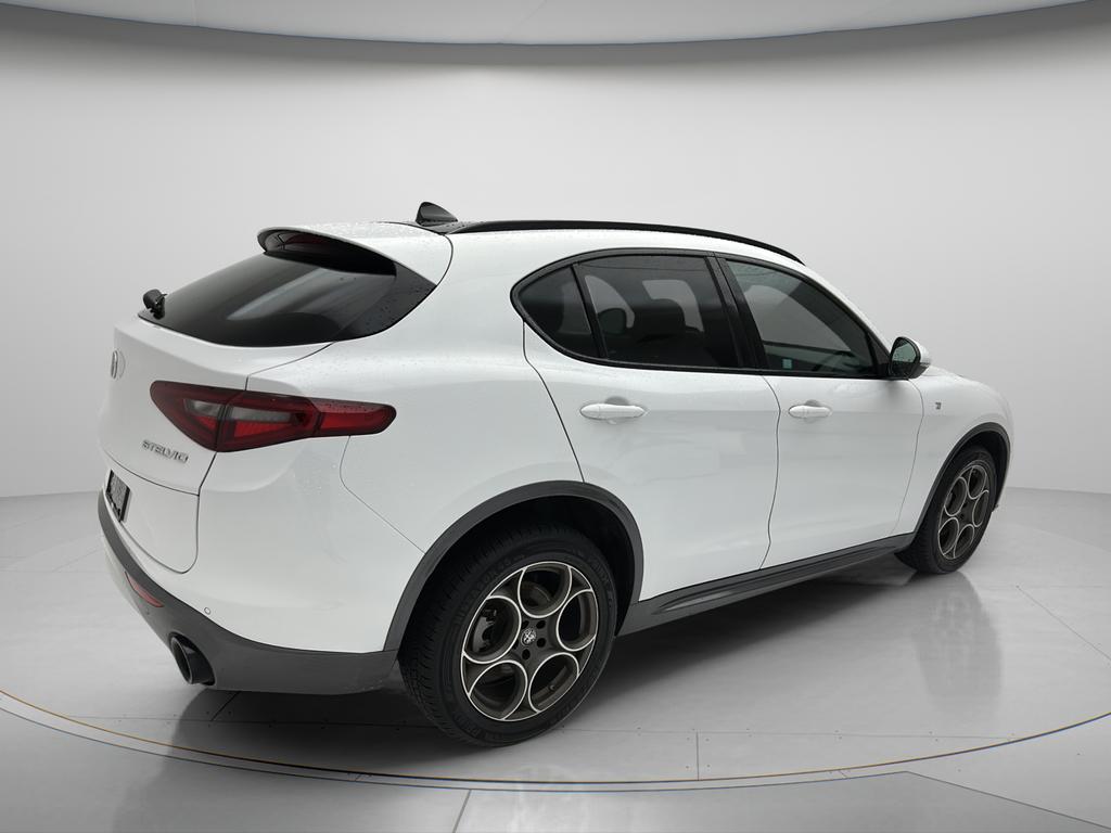 Alfa Romeo Stelvio 2023