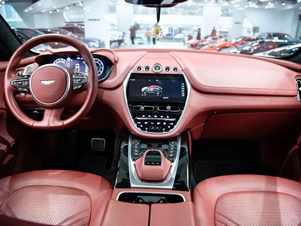 Aston Martin DBX 2022