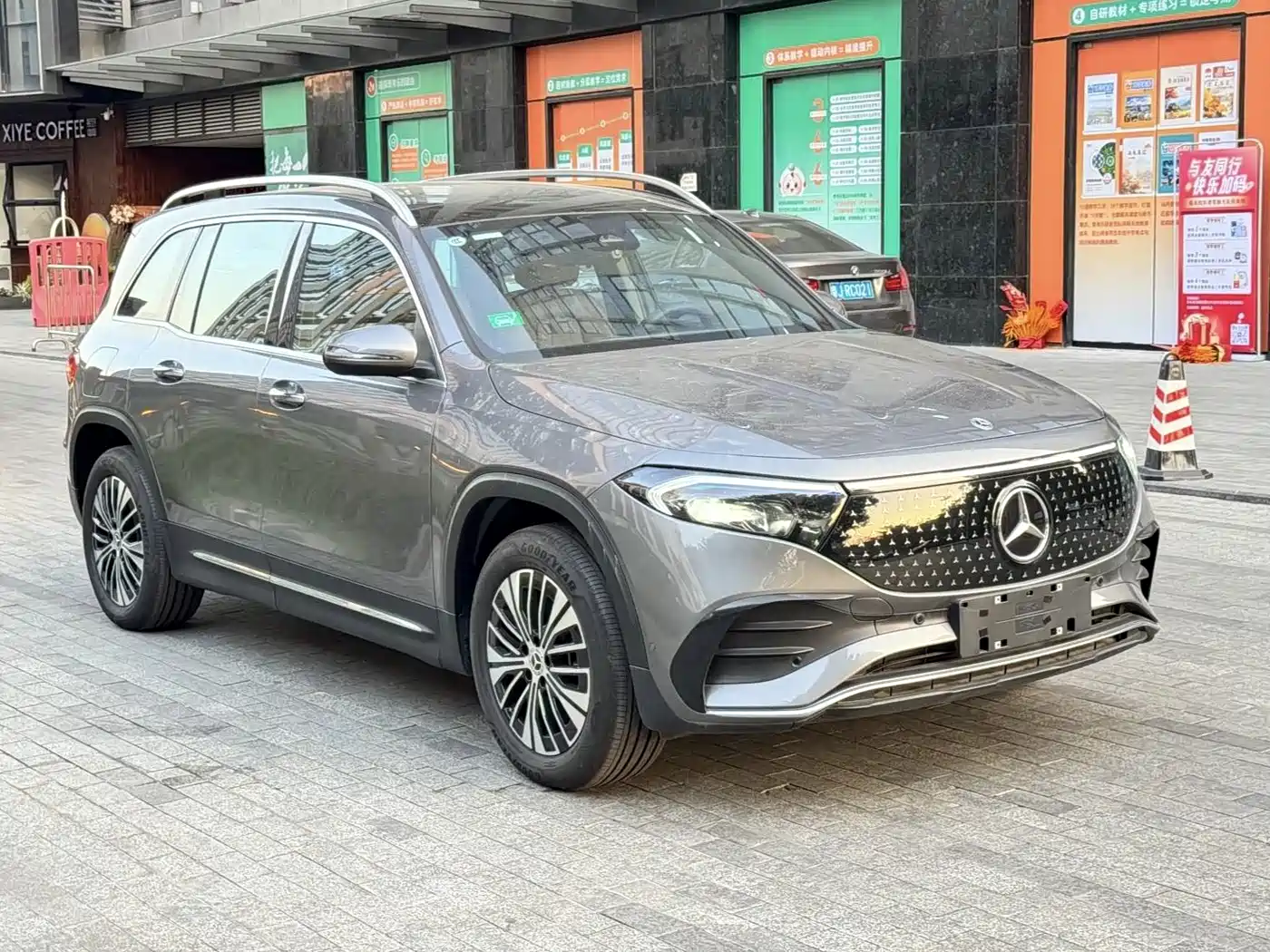 Mercedes-Benz EQB 2025