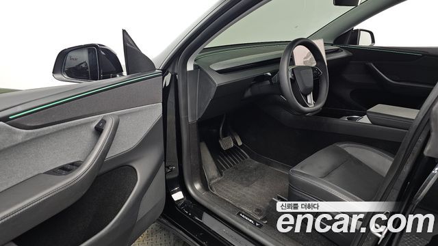 Tesla Model Y 2025