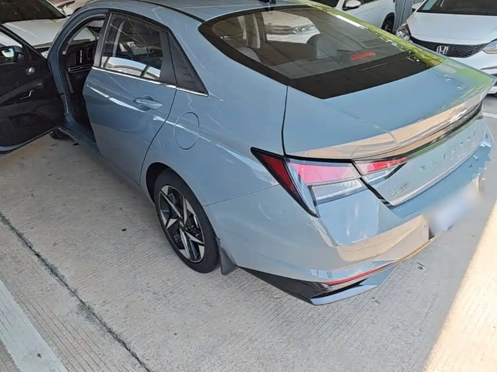 Hyundai Elantra 2022