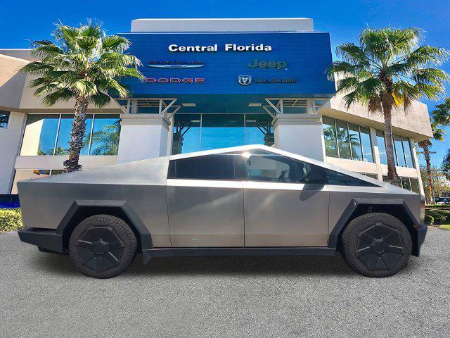 Tesla Cybertruck 2025