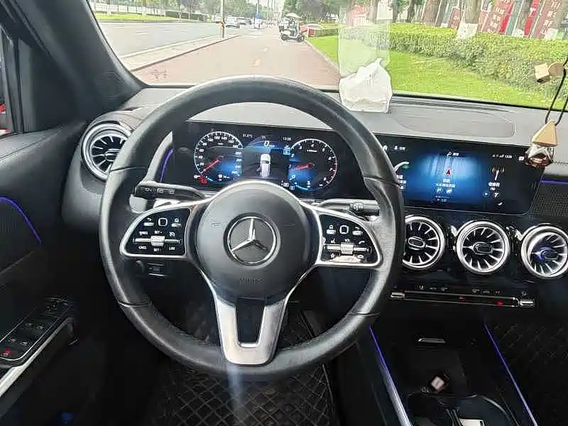 Mercedes-Benz GLB 2023