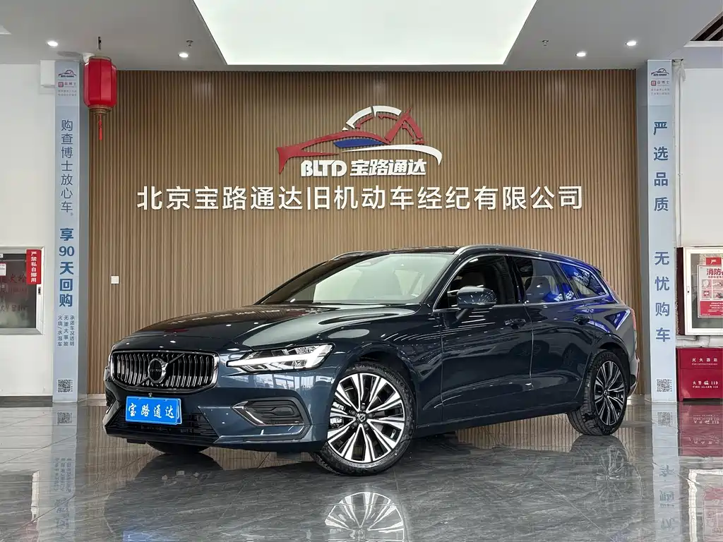 Volvo V60 2025