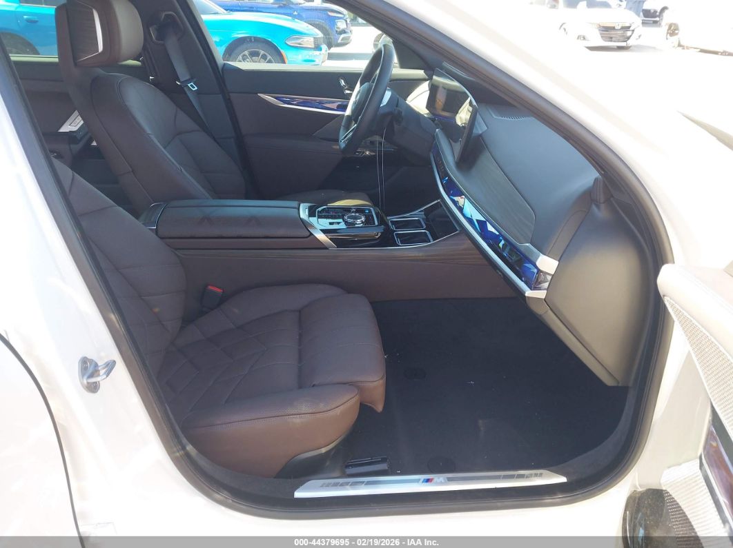 BMW i7 2025