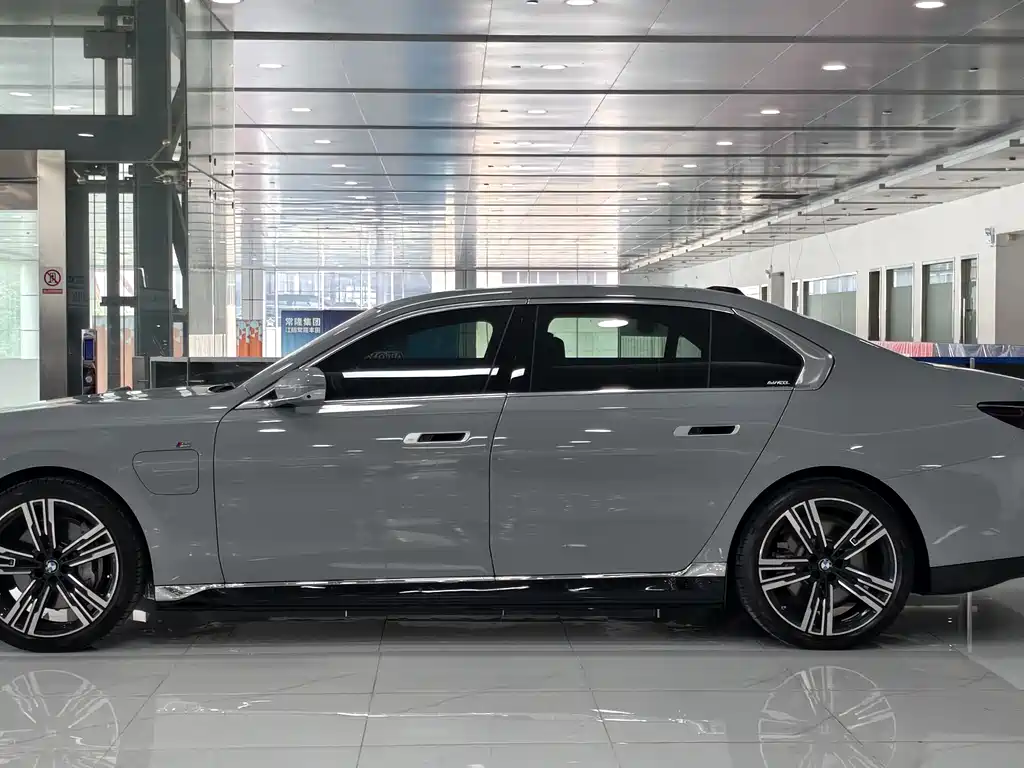 BMW i7 2023
