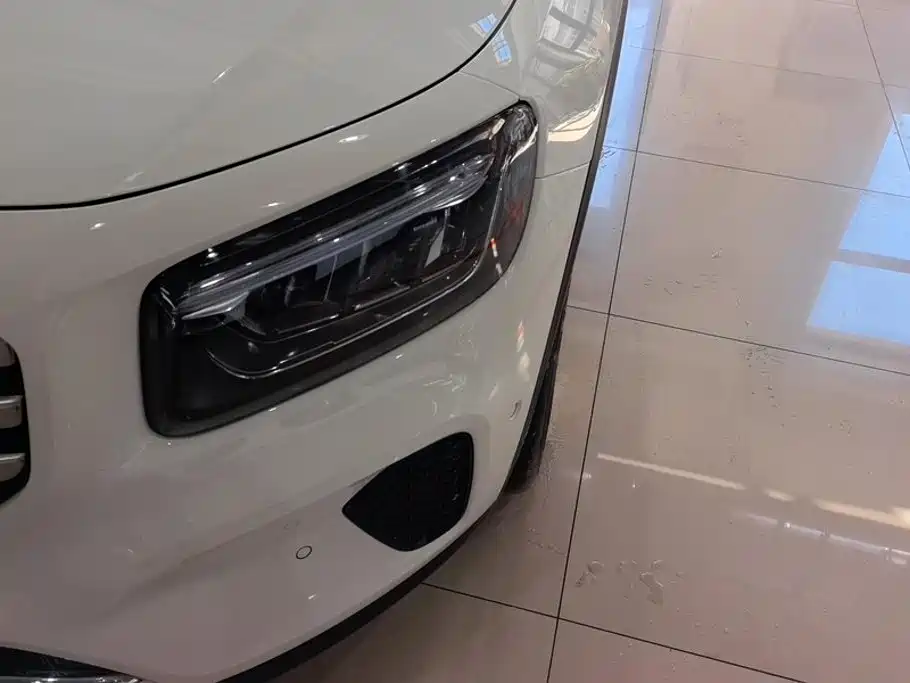 Mercedes-Benz GLB 2023