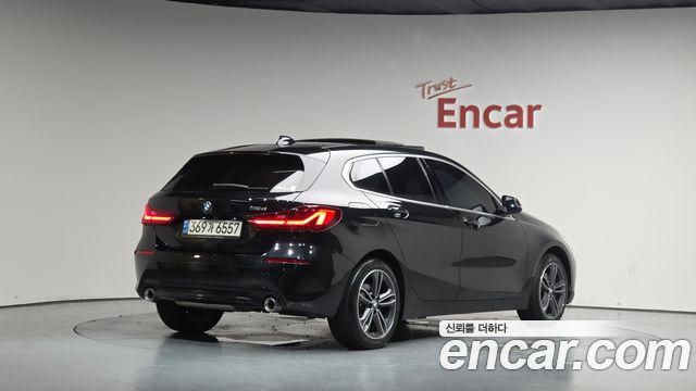 BMW 1 серии 2021
