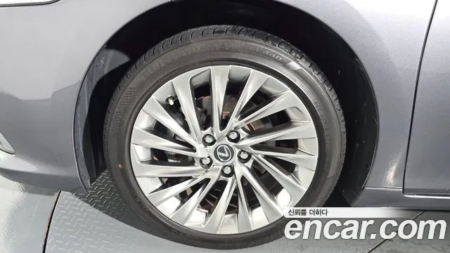 Lexus ES 2021
