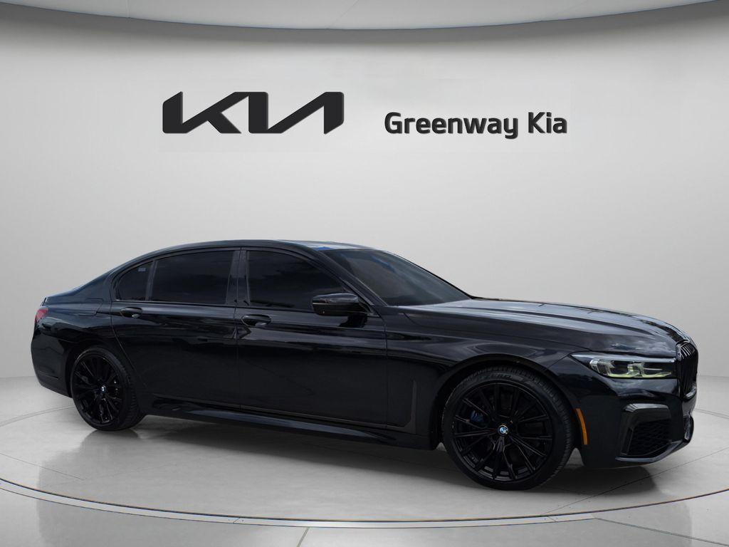 BMW 750 2021