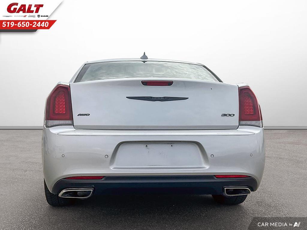 Chrysler 300 2022