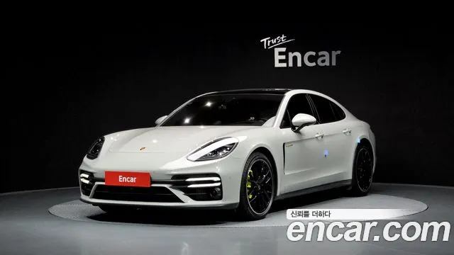 Porsche Panamera 2021